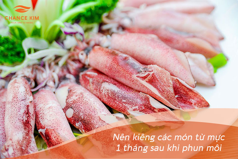 Nên kiêng mực từ 15 ngày cho tới 1 tháng sau khi phun môi xong