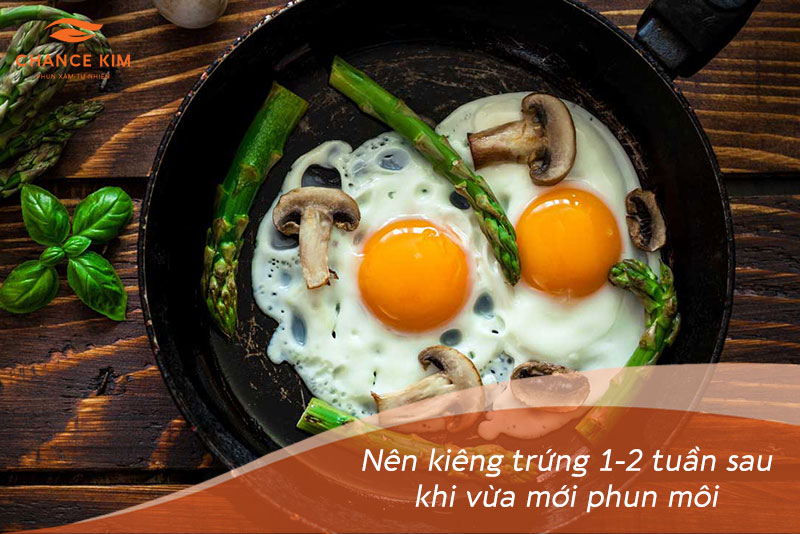 Phun môi ăn trứng được không? Bạn nên kiêng ăn trứng từ 1 đến 2 tuần sau phun môi