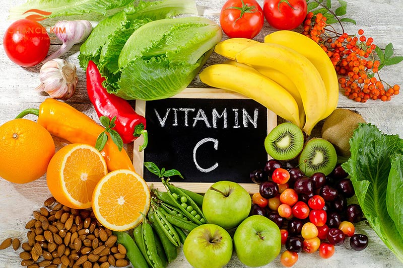 Các chị em mới phun môi nên ăn nhiều các loại rau quả có chứa nhiều Vitamin C