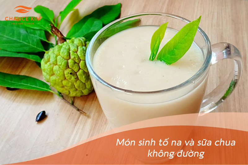 Sinh tố na và sữa chua không đường rất tốt cho môi sau phun