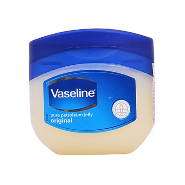 vaseline trị thâm môi